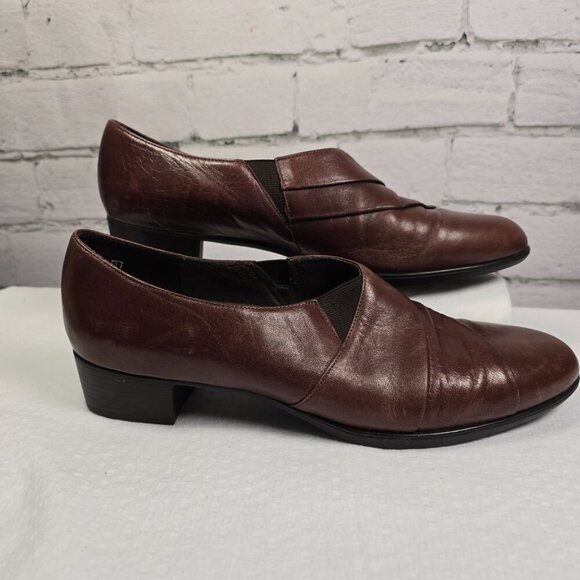 MUNRO AMERICAN WOMENS ALISON LEATHER BROWN LEATHER PLEATED CASUAL SHOE SIZE 9 - Picture 2 of 6